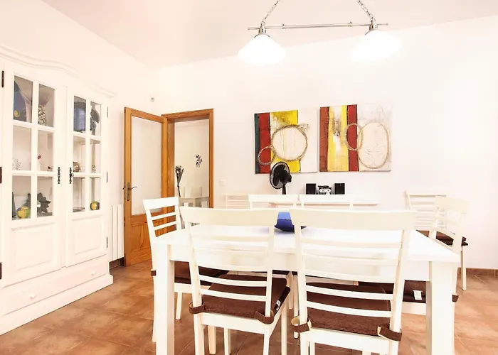 Schoene Fuer 8 Personen In Der Naehe Von By Interhome Польенса