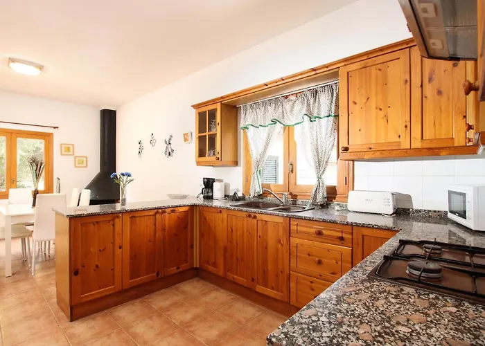 Schoene Fuer 8 Personen In Der Naehe Von By Interhome 펜션